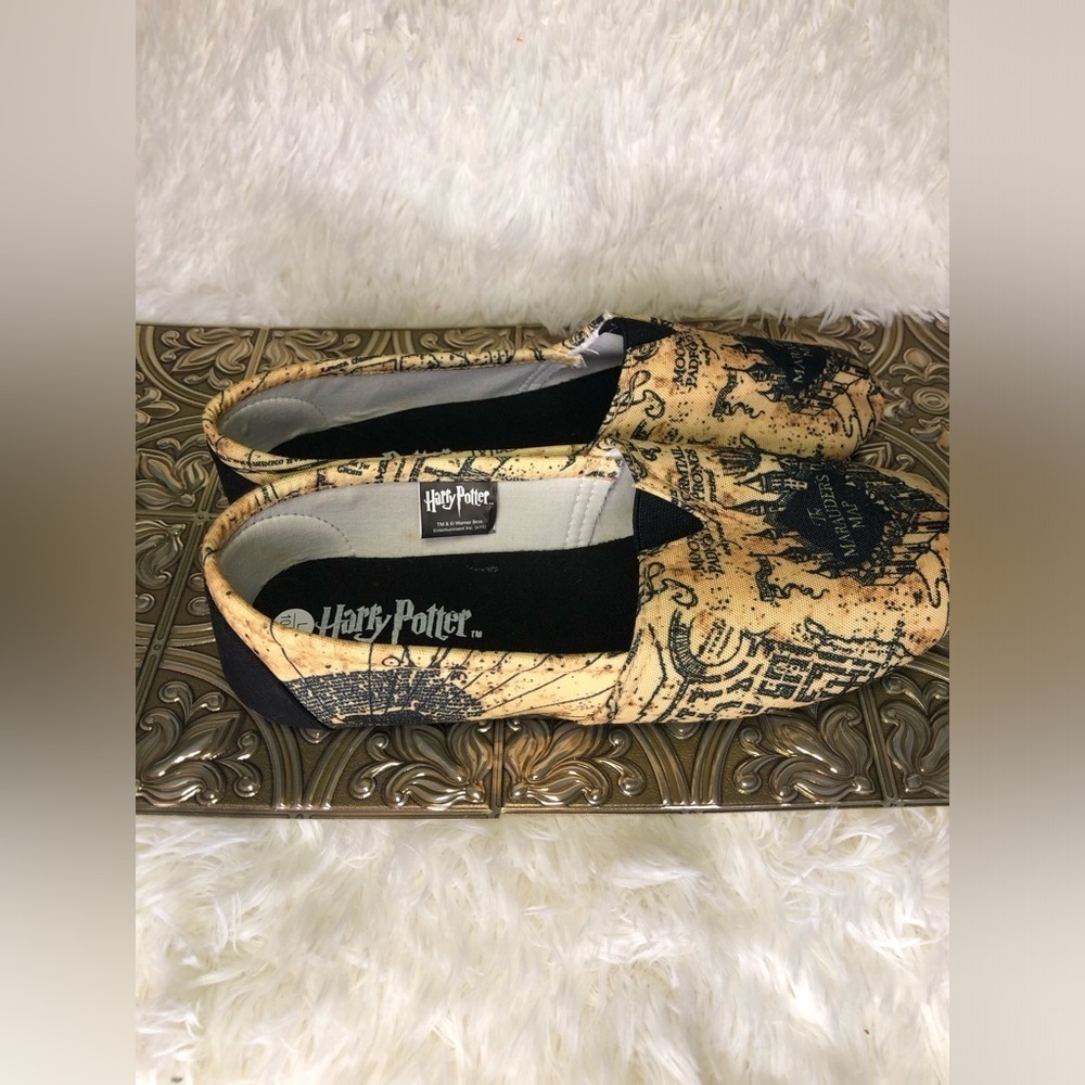 Warner Bros. Harry Potter Themed Women's Loafers - Tan and Black L 10/11 - Picture 7 of 16